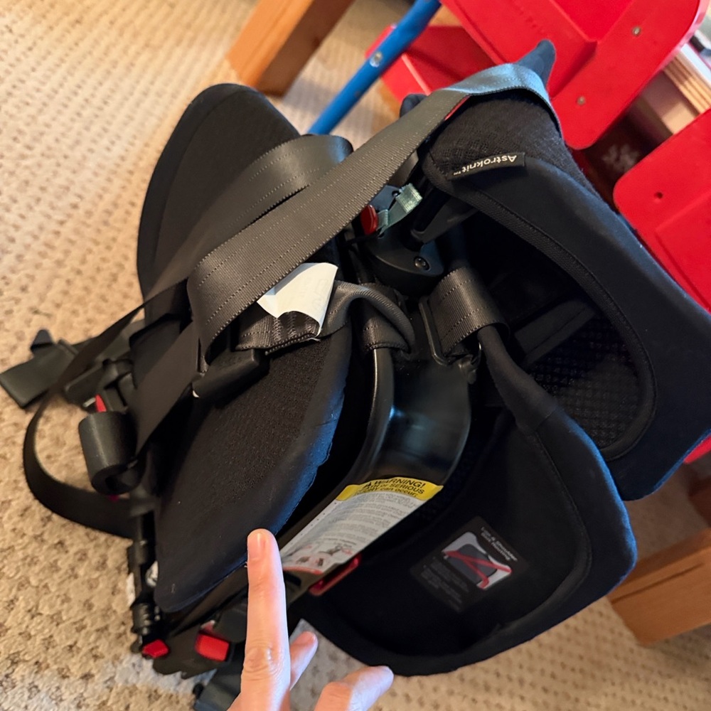 Wayb pico travel car seat - Picture 7 of 13